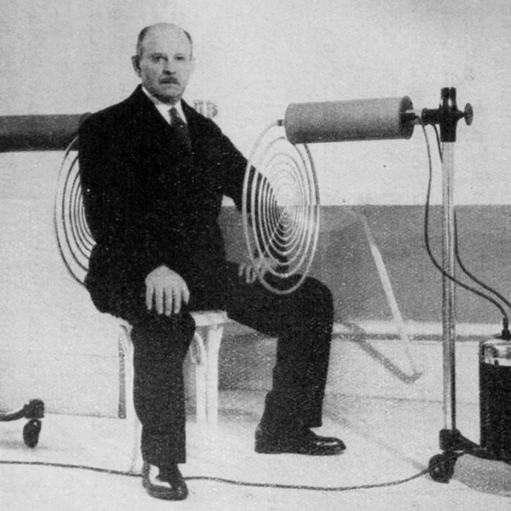 Georges Lakhovsky et son oscillateur à ondes multiples.